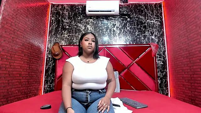 Luu Adams online show from 05.10.26