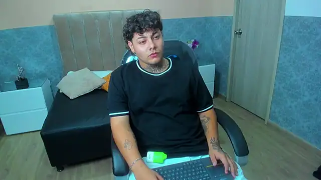 Snapshot of DAMON_SALVATTORE chatting on 04.11.26 DAMON SALVATTORE online show from 04.11.26