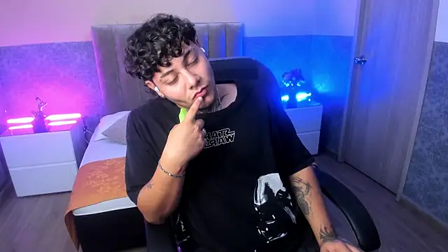 Snapshot of DAMON_SALVATTORE chatting on 04.15.26 DAMON SALVATTORE online show from 04.15.26