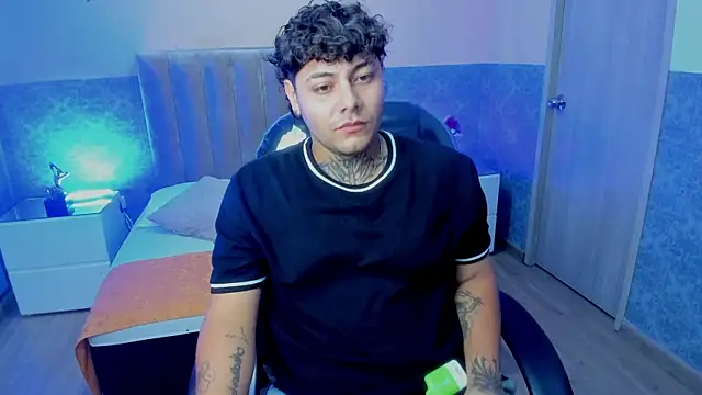 Snapshot of DAMON_SALVATTORE chatting on 04.16.26 DAMON SALVATTORE online show from 04.16.26