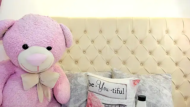 paula amira online show from 04.12.26