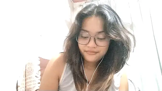 Snapshot of OliviaCarchi chatting on 04.13.26 OliviaCarchi online show from 04.13.26