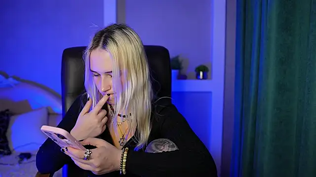 LilElfies online show from 04.18.26