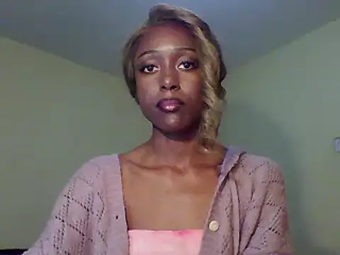Snapshot of HotSkinnyLady chatting on 07.19.26 HotSkinnyLady online show from 07.19.26