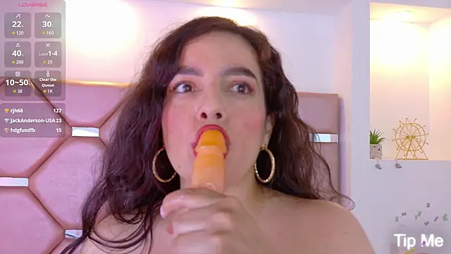 miiaa collins  online show from 04.19.26