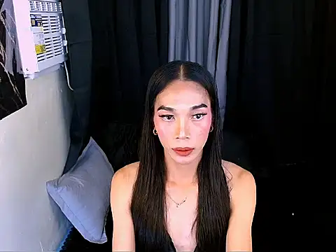 XoTrisha online show from 04.17.26