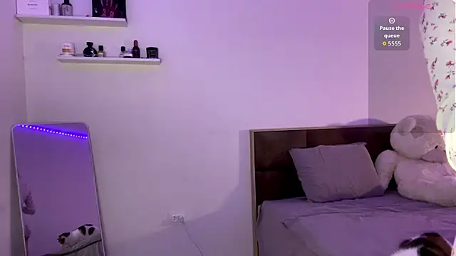 SophieLaine online show from 04.29.26