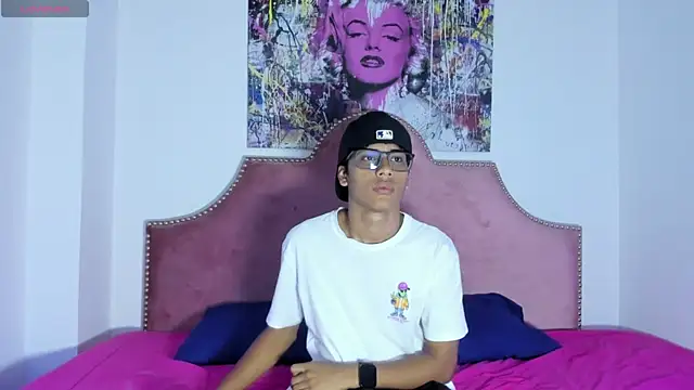 LiamKron online show from 04.10.26