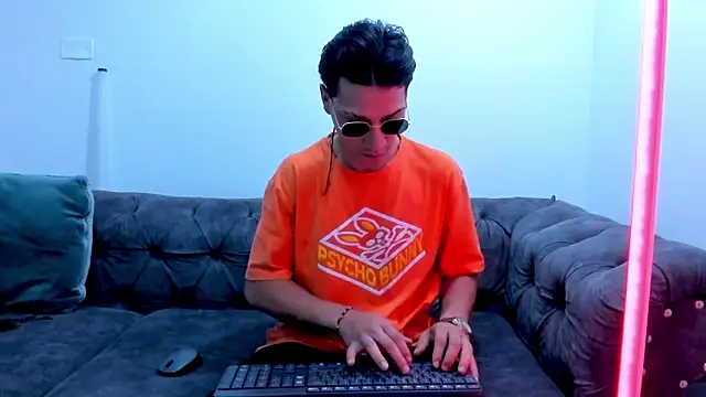 Snapshot of AbaturLopez chatting on 04.10.26 AbaturLopez online show from 04.10.26