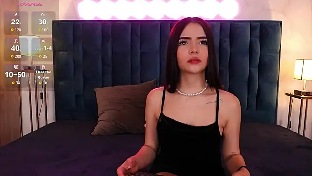 Snapshot of NicoleeNash chatting on 04.10.26 NicoleeNash online show from 04.10.26