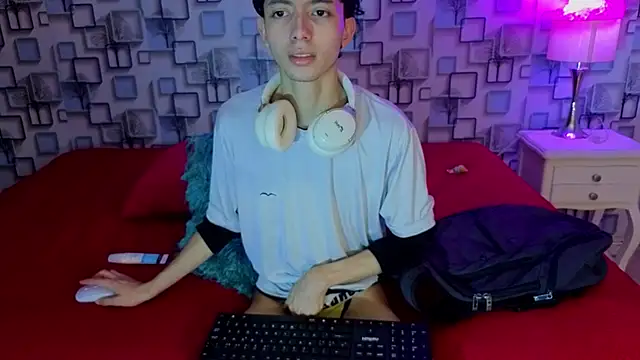 Snapshot of Twink_Sebas7 chatting on 06.19.26 Twink Sebas7 online show from 06.19.26