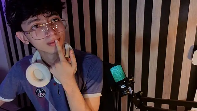 Snapshot of Twink_Sebas7 chatting on 06.26.26 Twink Sebas7 online show from 06.26.26