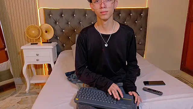 Snapshot of Twink_Sebas7 chatting on 07.02.26 Twink Sebas7 online show from 07.02.26