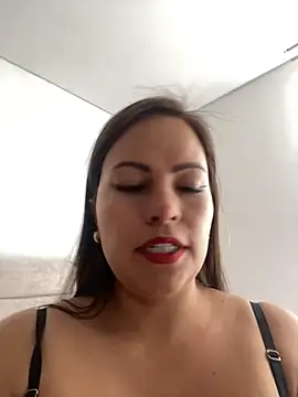 Snapshot of MIA_ROSSEEE chatting on 06.24.26 MIA ROSSEEE online show from 06.24.26