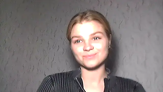 Snapshot of ElizaCrowe chatting on 04.13.26 ElizaCrowe online show from 04.13.26