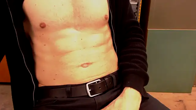 Blackandblue2000 online show from 04.15.26