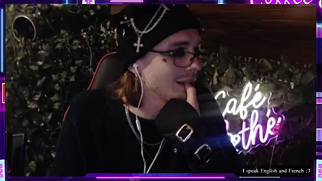 SkinnyAlex1312 online show from 04.15.26