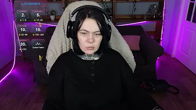 QwertyAnnie Lbo online show from 04.12.26