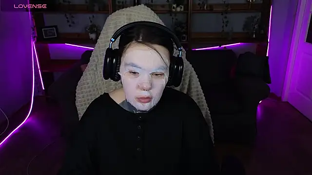 QwertyAnnie Lbo online show from 04.15.26