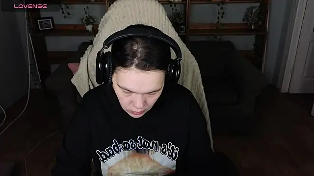 QwertyAnnie Lbo online show from 04.16.26