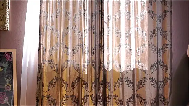 Snapshot of NicolWimett chatting on 04.15.26 NicolWimett online show from 04.15.26