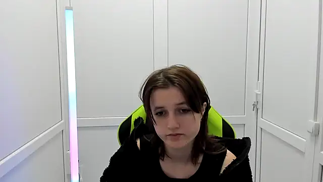 Snapshot of GoldenKiss chatting on 04.13.26 GoldenKiss online show from 04.13.26