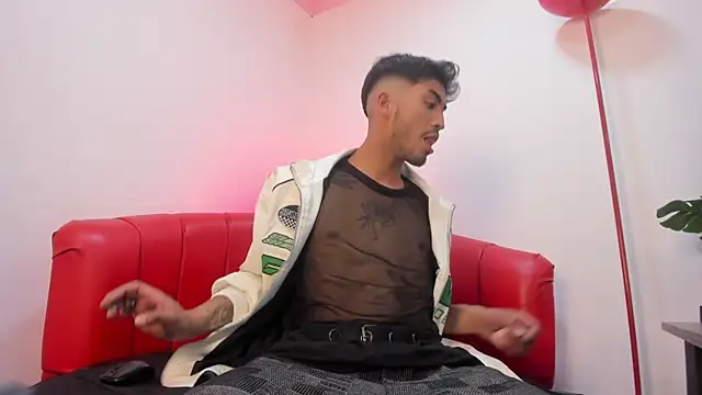 Snapshot of Aziel_Jenner chatting on 04.16.26 Aziel Jenner online show from 04.16.26