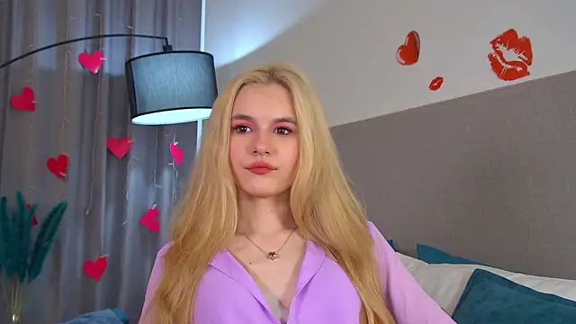 LeaLamour online show from 04.25.26