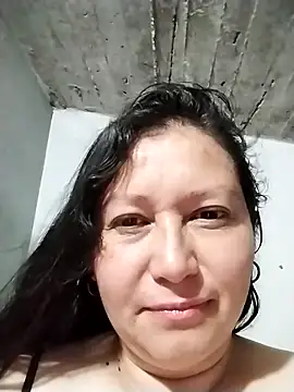 Snapshot of Dayis_2 chatting on 04.26.26 Dayis 2 online show from 04.26.26
