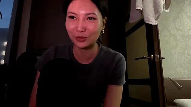 MiaPoison online show from 04.14.26