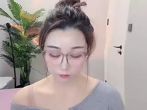Snapshot of Yunxi- chatting on 04.17.26 Yunxi- online show from 04.17.26