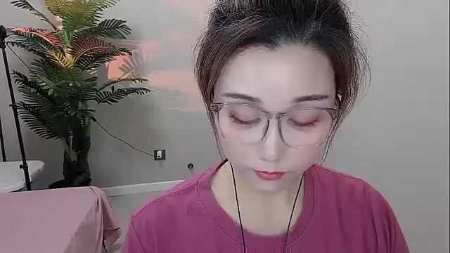 Snapshot of Yunxi- chatting on 04.18.26 Yunxi- online show from 04.18.26