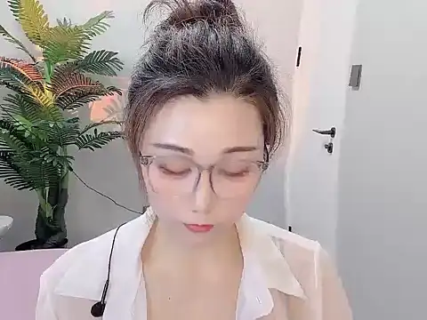 Snapshot of Yunxi- chatting on 04.19.26 Yunxi- online show from 04.19.26