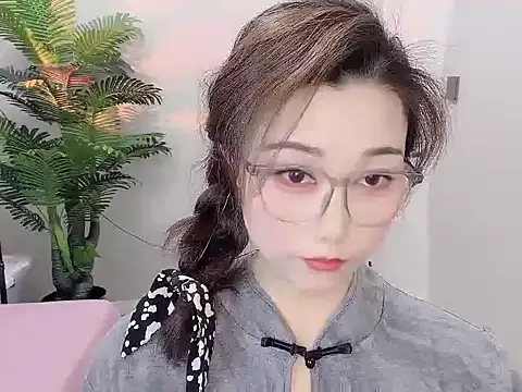 Snapshot of Yunxi- chatting on 04.24.26 Yunxi- online show from 04.24.26