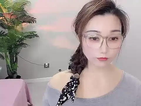 Snapshot of Yunxi- chatting on 04.26.26 Yunxi- online show from 04.26.26