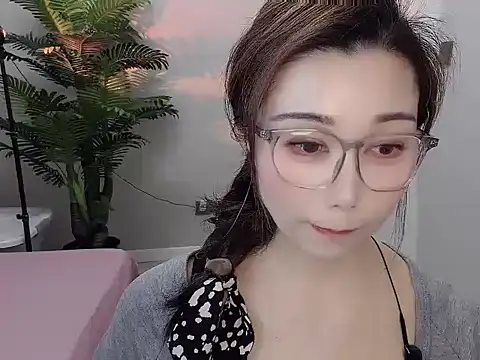 Snapshot of Yunxi- chatting on 04.27.26 Yunxi- online show from 04.27.26