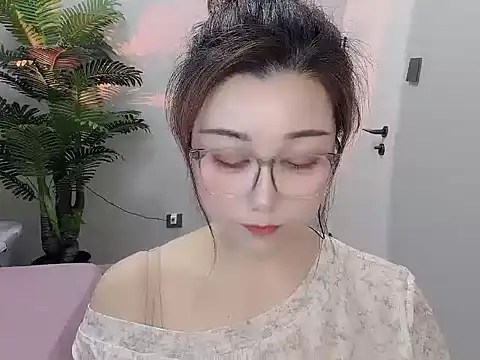 Snapshot of Yunxi- chatting on 04.28.26 Yunxi- online show from 04.28.26