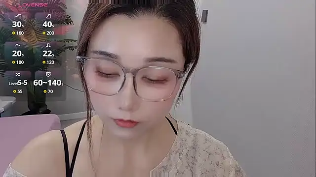 Snapshot of Yunxi- chatting on 05.08.26 Yunxi- online show from 05.08.26