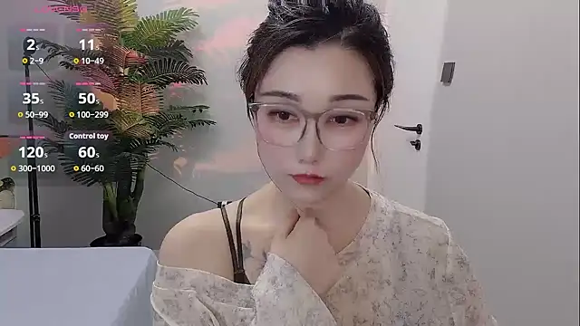 Snapshot of Yunxi- chatting on 05.16.26 Yunxi- online show from 05.16.26