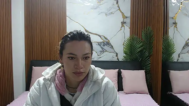 Snapshot of alonddra_tay chatting on 04.22.26 alonddra tay online show from 04.22.26