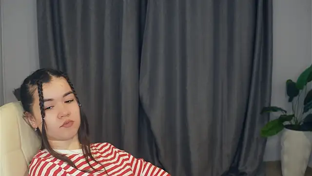 ShanaYock online show from 04.12.26