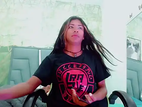 Naomisaenz01 online show from 06.04.26