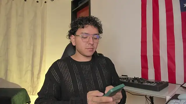 Snapshot of alexmontesco chatting on 04.29.26 alexmontesco online show from 04.29.26