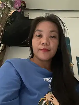 holdmetight21 online show from 04.13.26