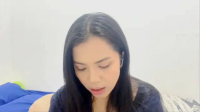 Snapshot of LiliyanaS chatting on 05.22.26 LiliyanaS online show from 05.22.26