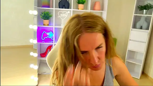 MollyLoll online show from 06.29.26