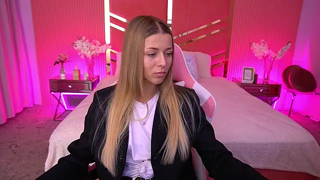DoveLovee online show from 05.13.26