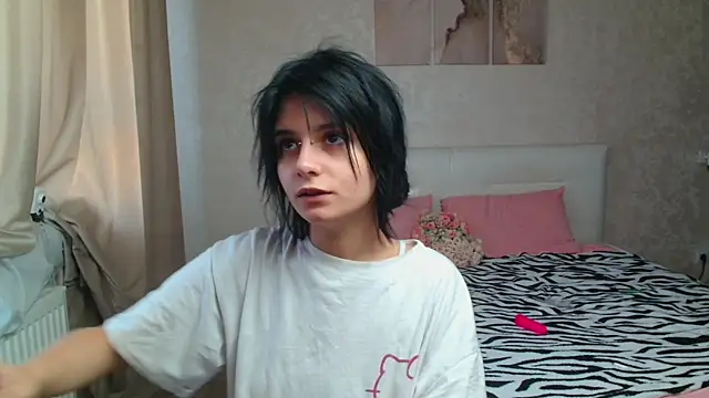 Snapshot of The_Slutty_Fox chatting on 08.01.26 The Slutty Fox online show from 08.01.26