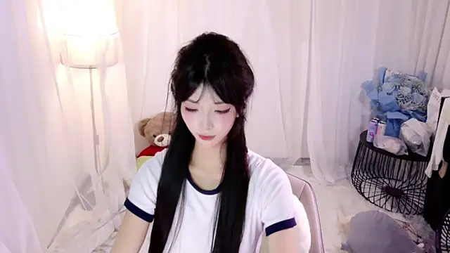 Zoe-001 online show from 04.18.26