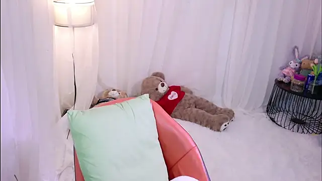 Zoe-001 online show from 06.06.26